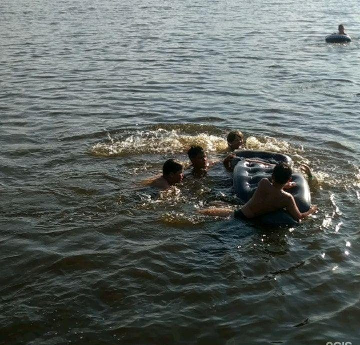 Купание в озере